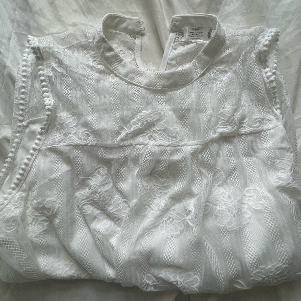 Sleeveless blouse